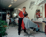 823363 Interieur van Kapsalon Martins Hairstyling & Beauty (Adelaarstraat 40) te Utrecht.